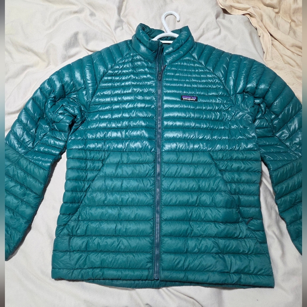 Patagonia Men's Teal down Jacket